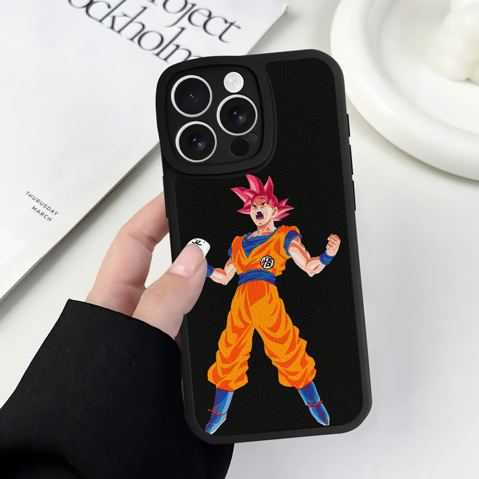 （画像用） ドラゴンボール 孫悟空（そん ごくう）Son Goku カカロット DRAGON BALL Kakarotto 【iPhone 16シリーズ対応】シリコンスマホケース（レザー調） 材質：シリコン